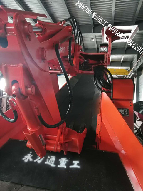 皮帶輸送扒渣機(jī).jpg 皮帶輸送扒渣機(jī).jpg