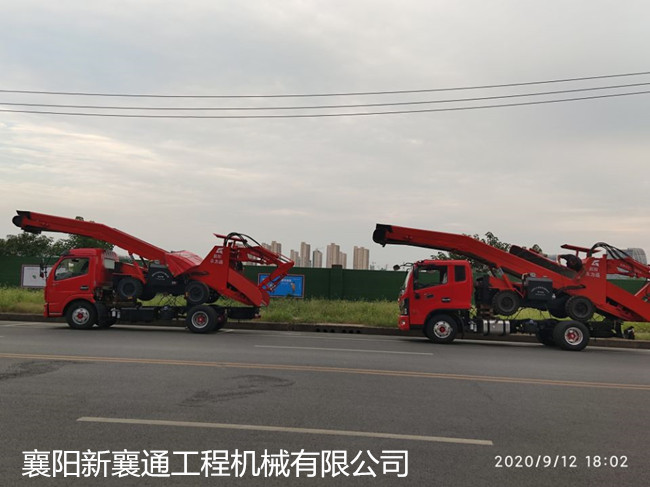 扒渣機(jī)發(fā)車 扒渣機(jī)--1.jpg