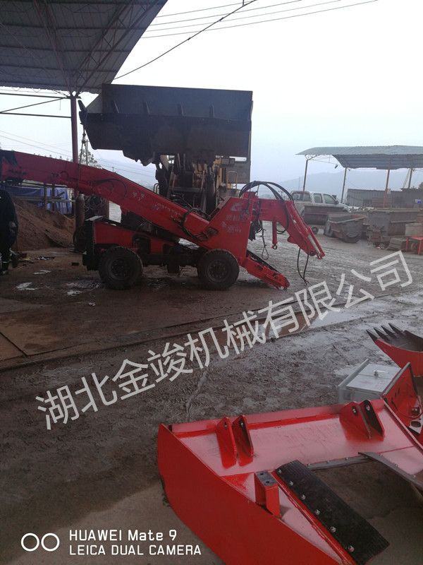 1609119965103498.jpg 輪皮帶扒渣機(jī)2.jpg